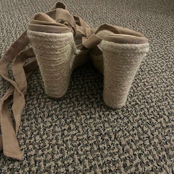 FOREVER 21 tan suede espadrille wedges - Picture 3 of 5
